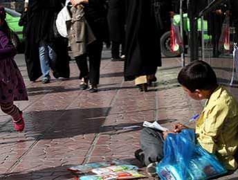 پژوهشها نشان می‌دهد رشد ناچیزاقتصادی و بی‌ثباتی دو عامل تعیین‌کننده در روند فقر در دهه ۱۳۹۳-۱۳۸۴ اقتصاد ایران بوده‌اند